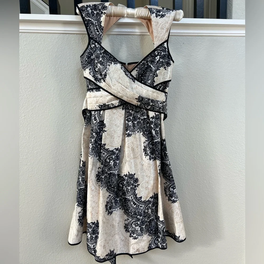 BEAUTIFUL Black and Cream Women's Dress - Picture 3 of 9